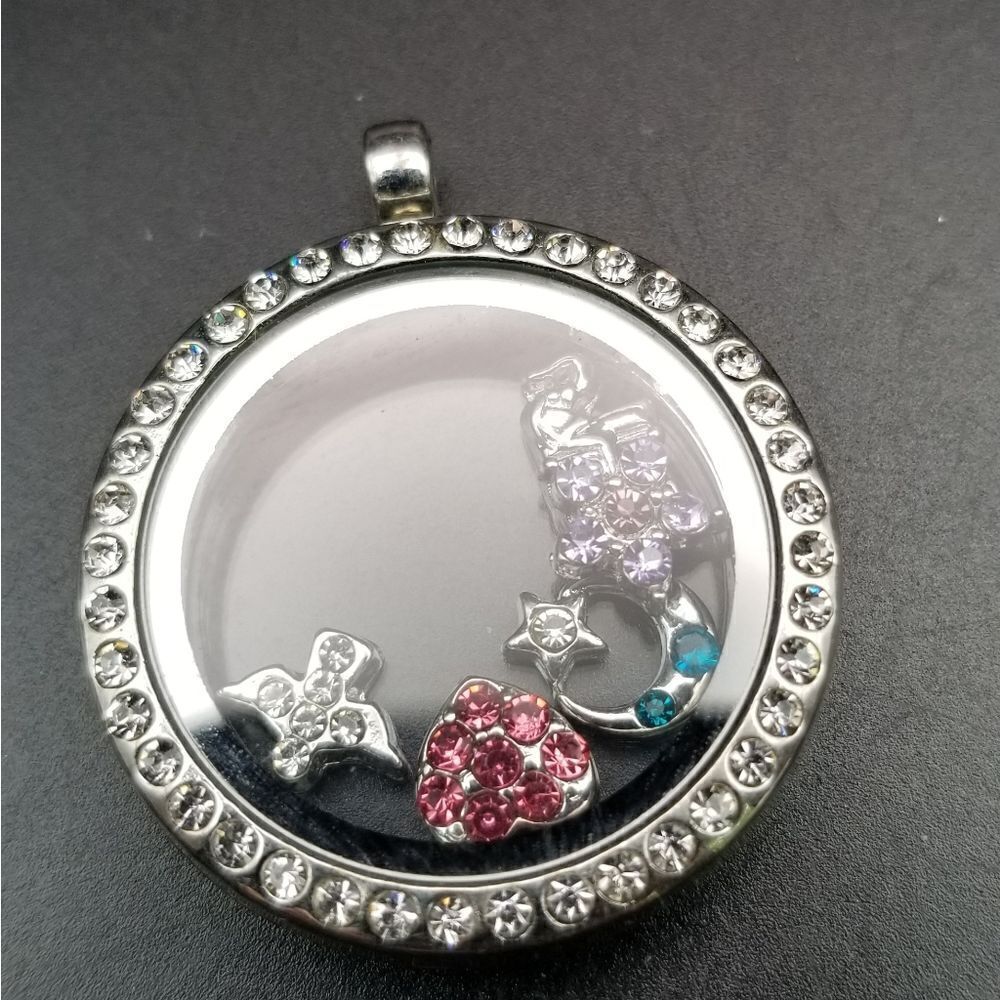FloatingĀ charm locket necklace pendant, nice.āP134 - Picture 1 of 3
